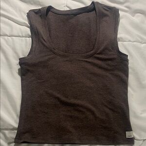 Vuori halo essentials tank color is chia